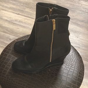 Used Michael Kors black boots! Still in great condition.